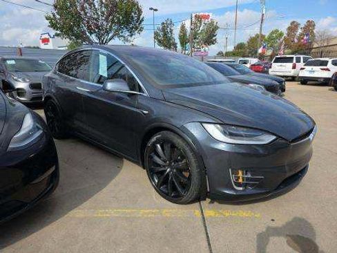 Used 2018 Tesla Model X 75D image 3