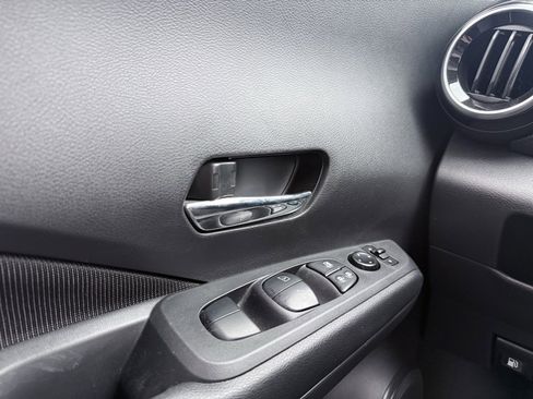 Used 2021 Nissan Kicks SV image 12