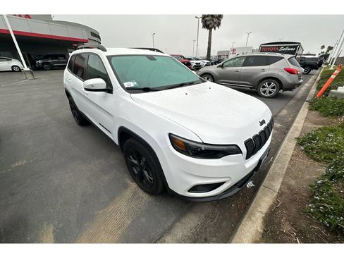 Used 2019 Jeep Cherokee Latitude Plus FWD image 2