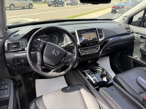 Used 2016 Honda Pilot Touring image 12