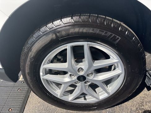 Used 2024 Ford Edge SEL image 11