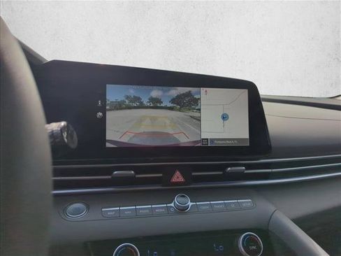 Used 2024 Hyundai Elantra SEL FWD image 12