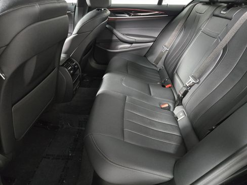 Used 2023 BMW 530i w/ Convenience Package image 5