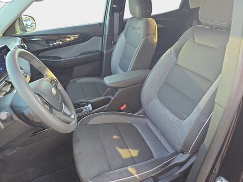 Used 2025 Chevrolet TrailBlazer LT AWD/4WD image 14
