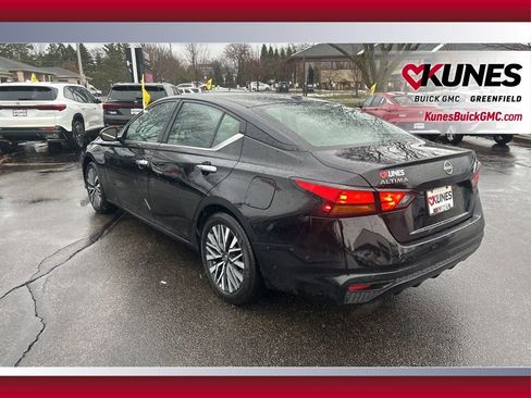 Used 2024 Nissan Altima 2.5 SV image 9