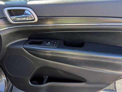 Used 2021 Jeep Grand Cherokee Limited w/ Luxury Group II image 35