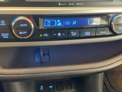 Used 2016 Toyota Highlander Limited FWD image 13
