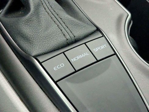 Certified 2022 Toyota Camry SE w/ Convenience Package FWD image 24