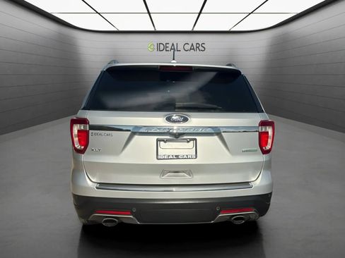 Used 2018 Ford Explorer XLT w/ Equipment Group 202A FWD image 6
