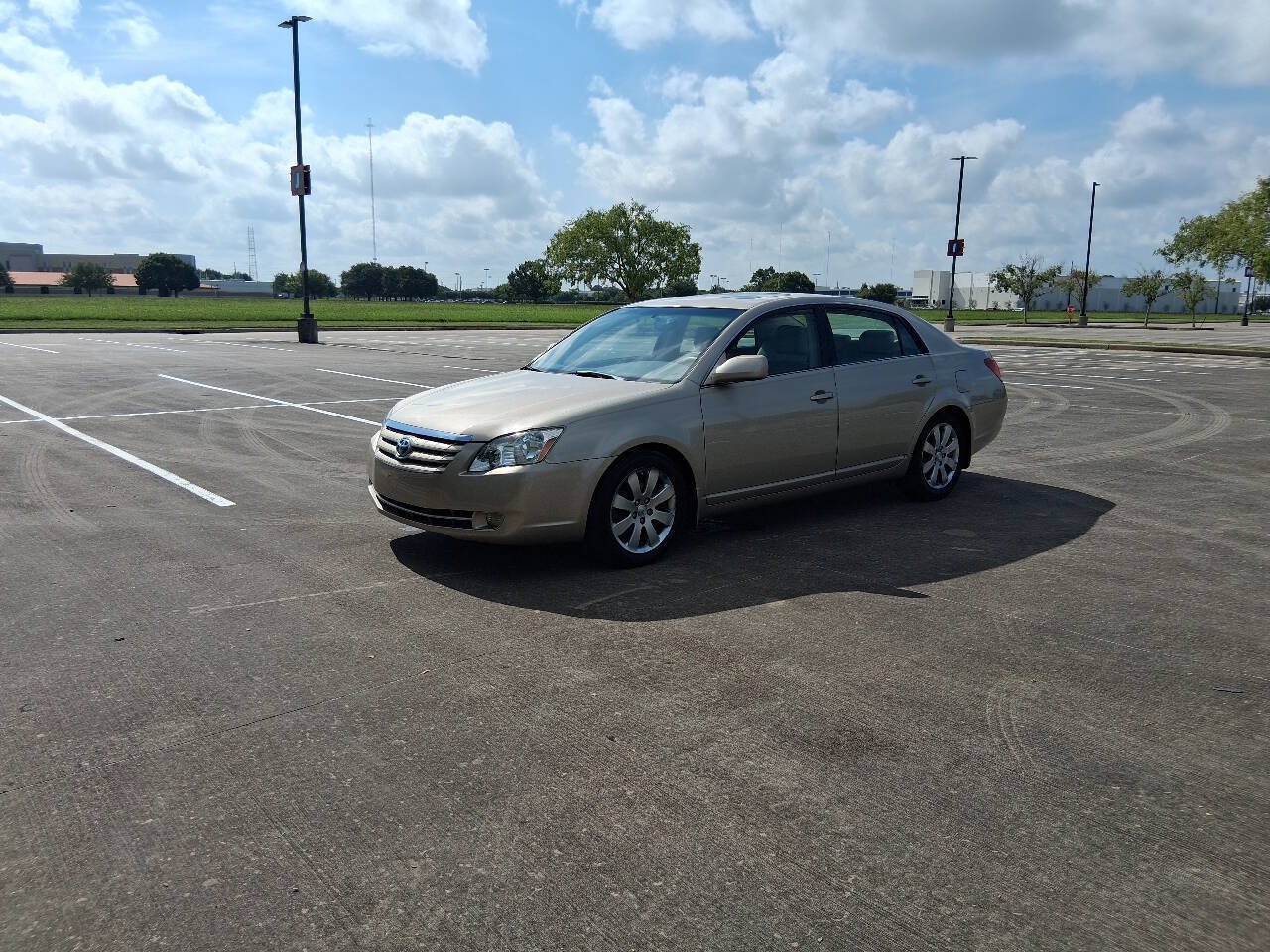 Used 2007 Toyota Avalon XLS FWD image 2