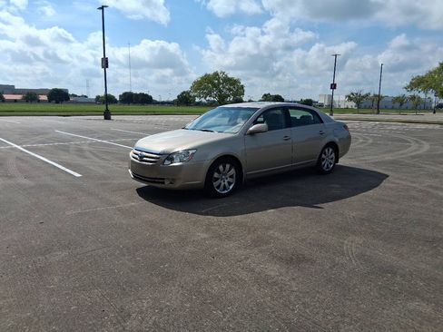Used 2007 Toyota Avalon XLS FWD image 2
