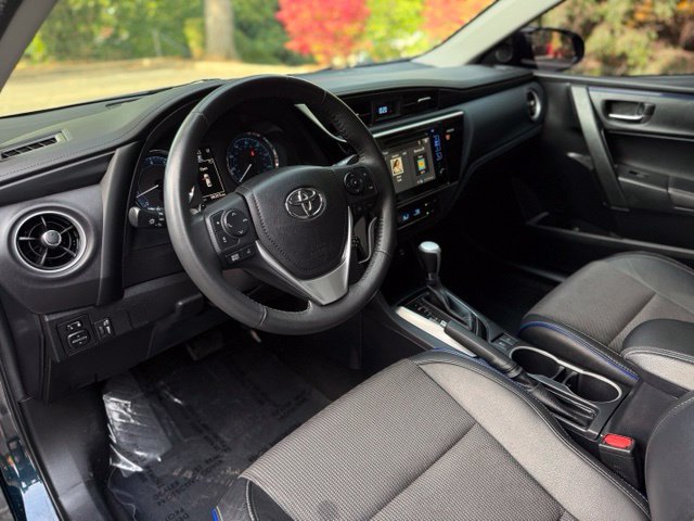 Used 2017 Toyota Corolla SE w/ SE Premium Package FWD image 10