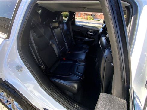 Certified 2021 Jeep Cherokee Latitude Plus AWD/4WD image 27