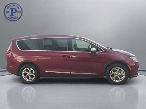 Used 2021 Chrysler Pacifica Limited w/ Premium & Safety Sphere Group AWD/4WD image 8