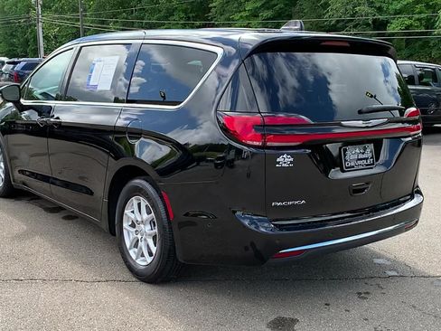 Used 2025 Chrysler Pacifica Select FWD image 2