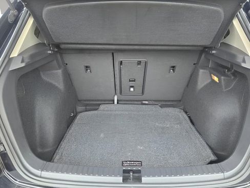 Used 2023 Volkswagen Taos SE w/ Panoramic Sunroof Package FWD image 10