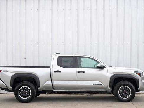 Used 2025 Toyota Tacoma TRD Off-Road image 49
