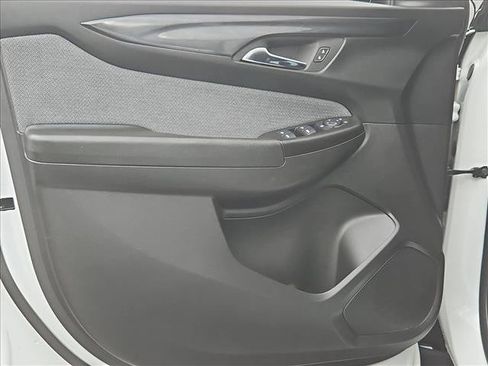 Used 2024 Chevrolet TrailBlazer LT w/ LT Cold Weather Package FWD image 10