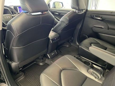 Used 2023 Toyota Highlander XLE image 13