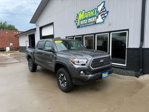 Used 2019 Toyota Tacoma TRD Off-Road AWD/4WD image 1