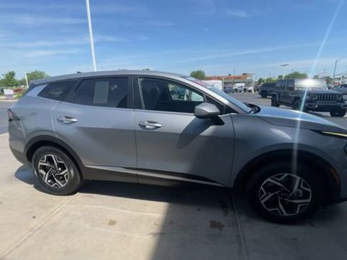 Used 2025 Kia Sportage LX FWD image 3