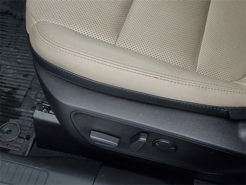 Certified 2022 Ford Escape Titanium w/ Class II Trailer Tow Package image 10