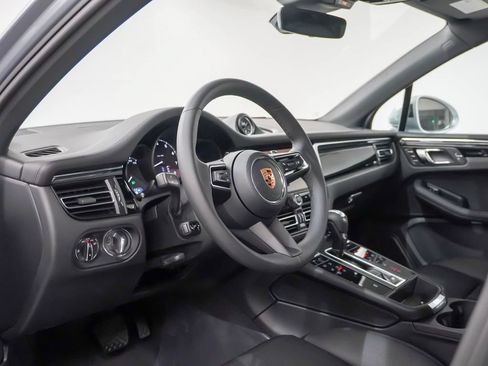 Certified 2026 Porsche Macan AWD/4WD image 4