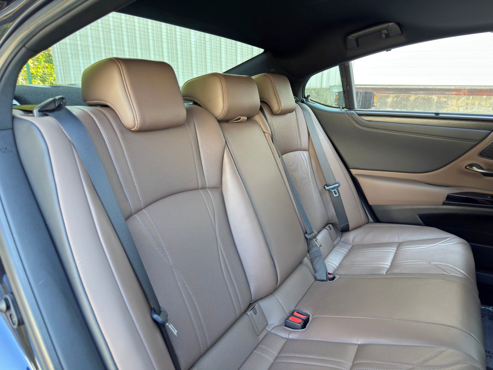 Used 2024 Lexus ES 300h Ultra Luxury w/ Accessory Package (Z2) FWD image 44