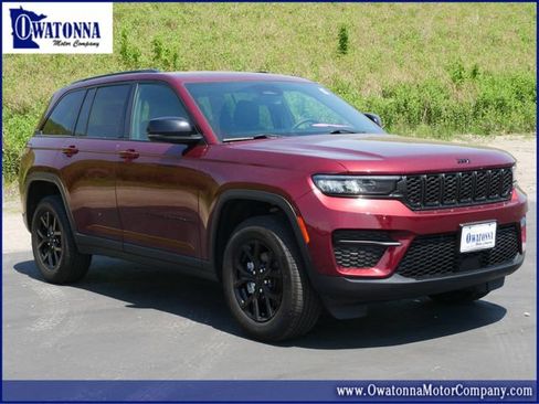 Used 2025 Jeep Grand Cherokee Altitude AWD/4WD image 1