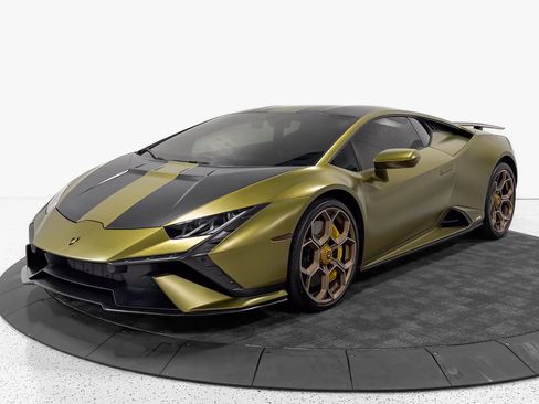 Used 2023 Lamborghini Huracan Tecnica RWD image 2