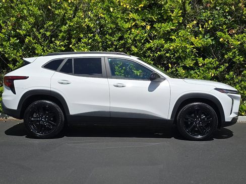 Used 2025 Chevrolet Trax ACTIV w/ Driver Confidence Package FWD image 3
