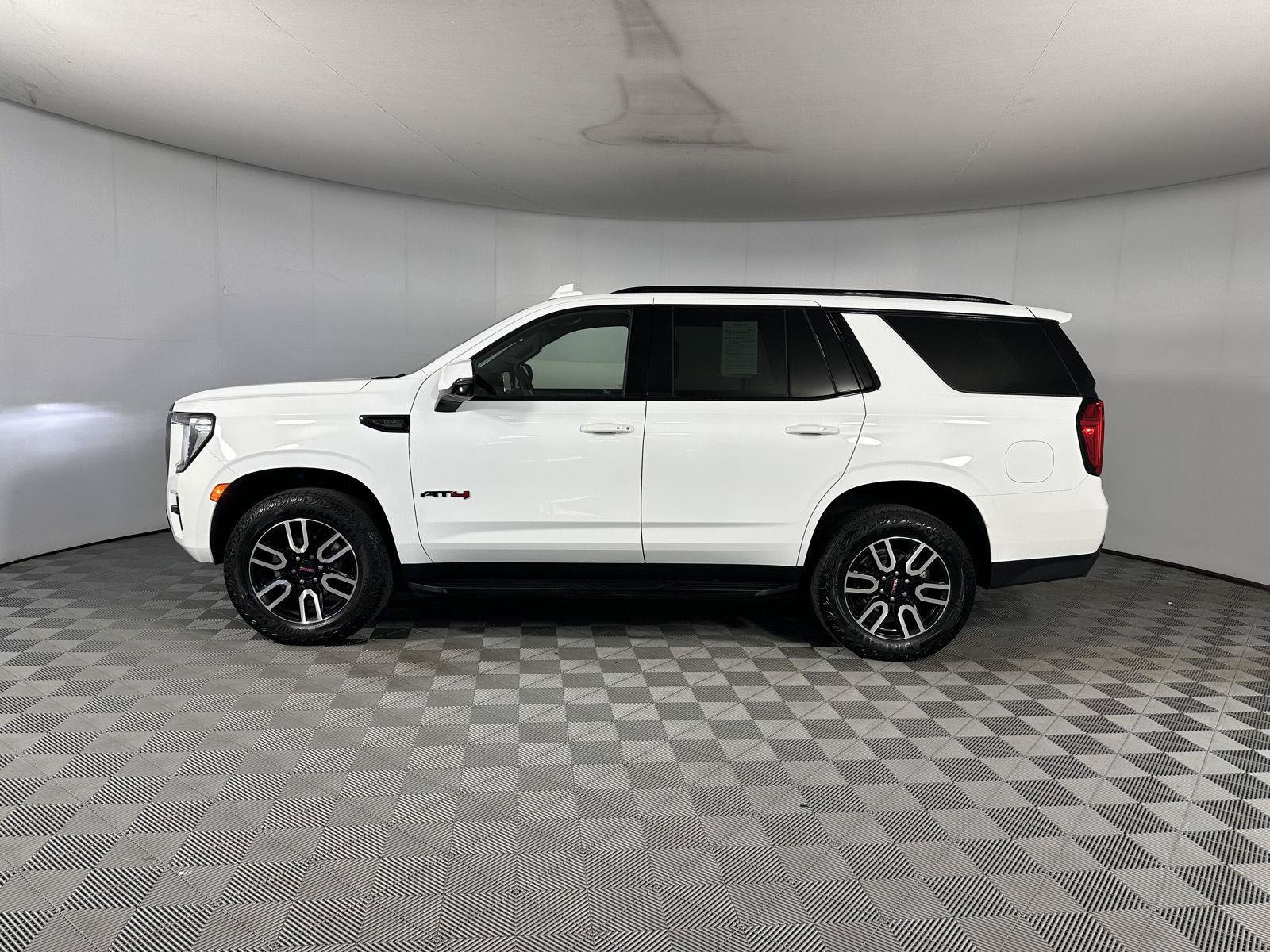 Used 2024 GMC Yukon AT4 w/ Technology Package AWD/4WD image 19