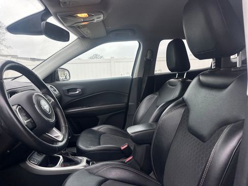 Used 2018 Jeep Compass Latitude w/ Popular Equipment Group image 9