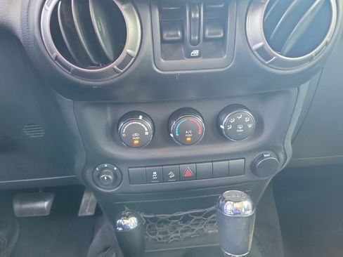 Used 2018 Jeep Wrangler Unlimited Sport S AWD/4WD image 26