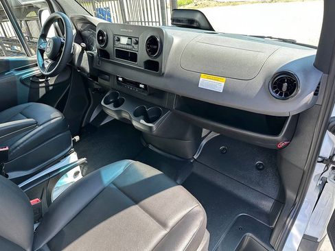 Used 2025 Mercedes-Benz Sprinter 2500 image 16