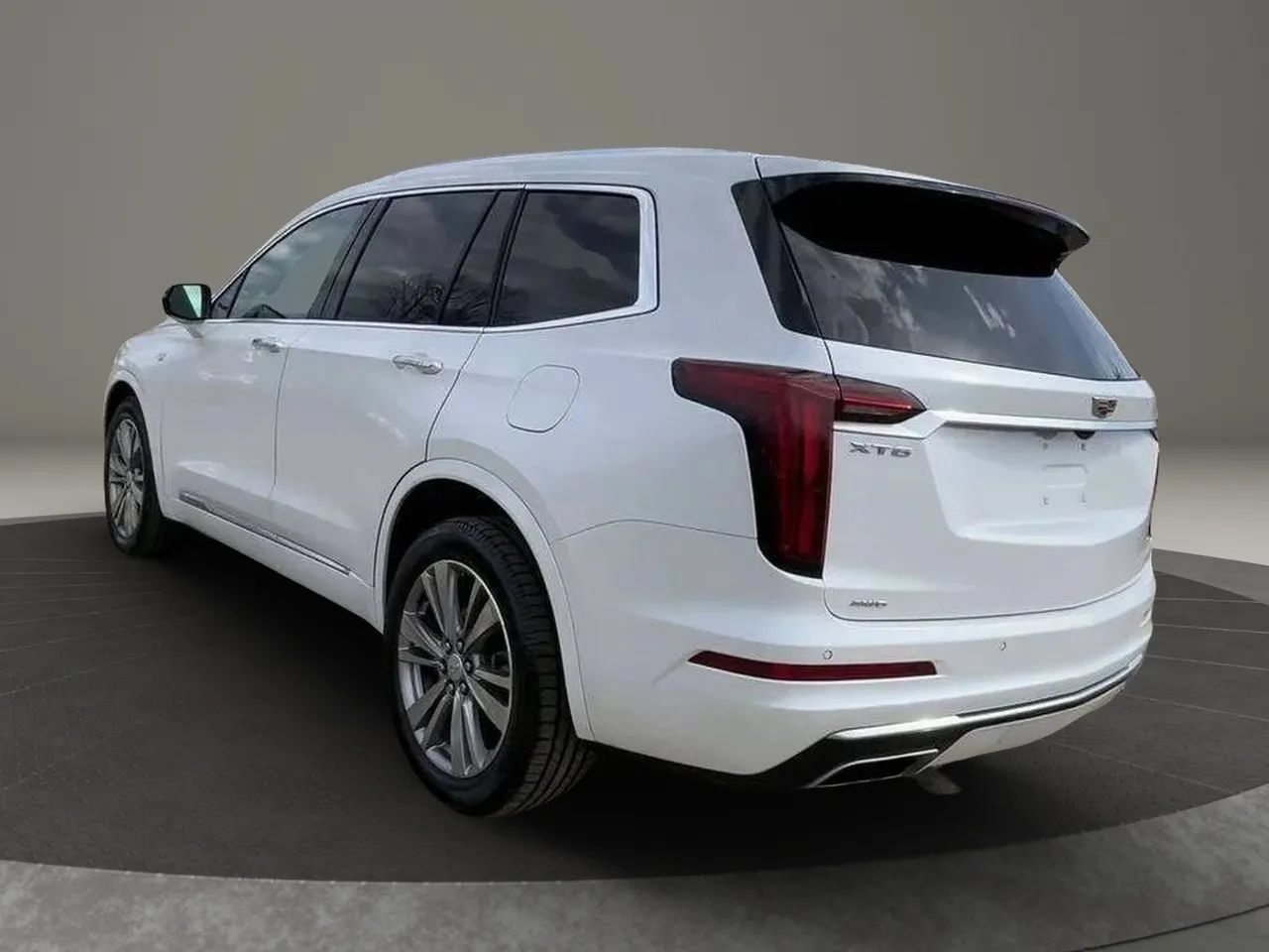 Used 2023 Cadillac XT6 Premium Luxury AWD/4WD image 4