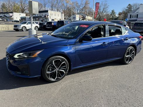 Certified 2023 Nissan Altima 2.5 SR w/ SR Premium Package image 3