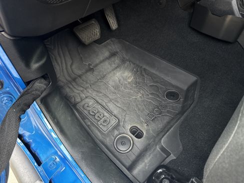 Used 2024 Jeep Wrangler Unlimited Sport AWD/4WD image 17