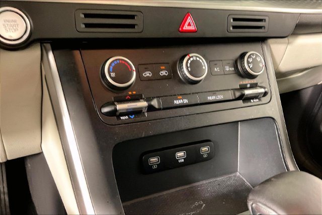 Used 2022 Kia Carnival LX FWD image 14