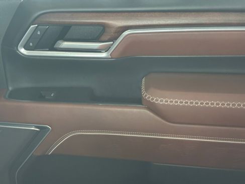 Used 2025 GMC Sierra 2500 Denali Ultimate image 30