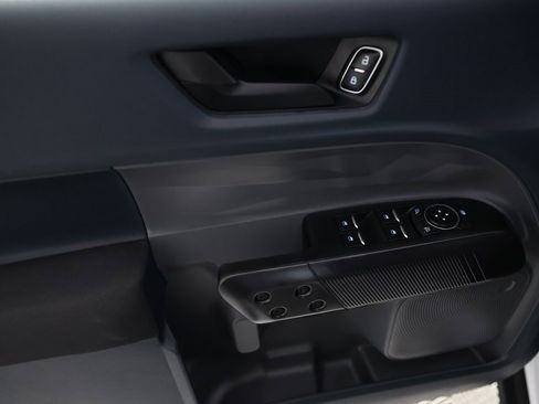 Used 2025 Ford Maverick XL w/ Equipment Group 102A image 18