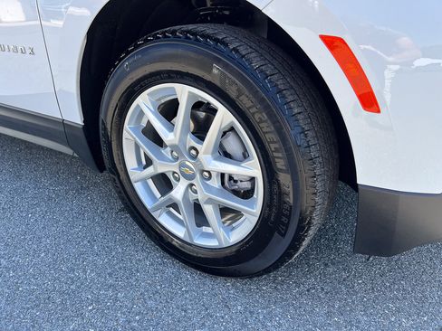 Used 2023 Chevrolet Equinox LS w/ LS Convenience Package FWD image 8