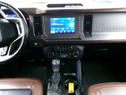 Used 2022 Ford Bronco Outer Banks AWD/4WD image 14