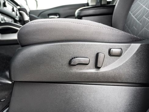 Used 2025 Nissan Frontier SV RWD image 12