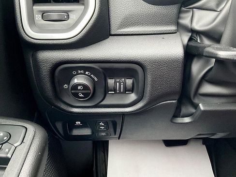 New 2026 RAM 1500 4x4 Crew Cab image 16