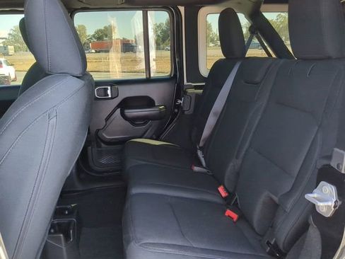 Used 2022 Jeep Wrangler Unlimited Sport image 15