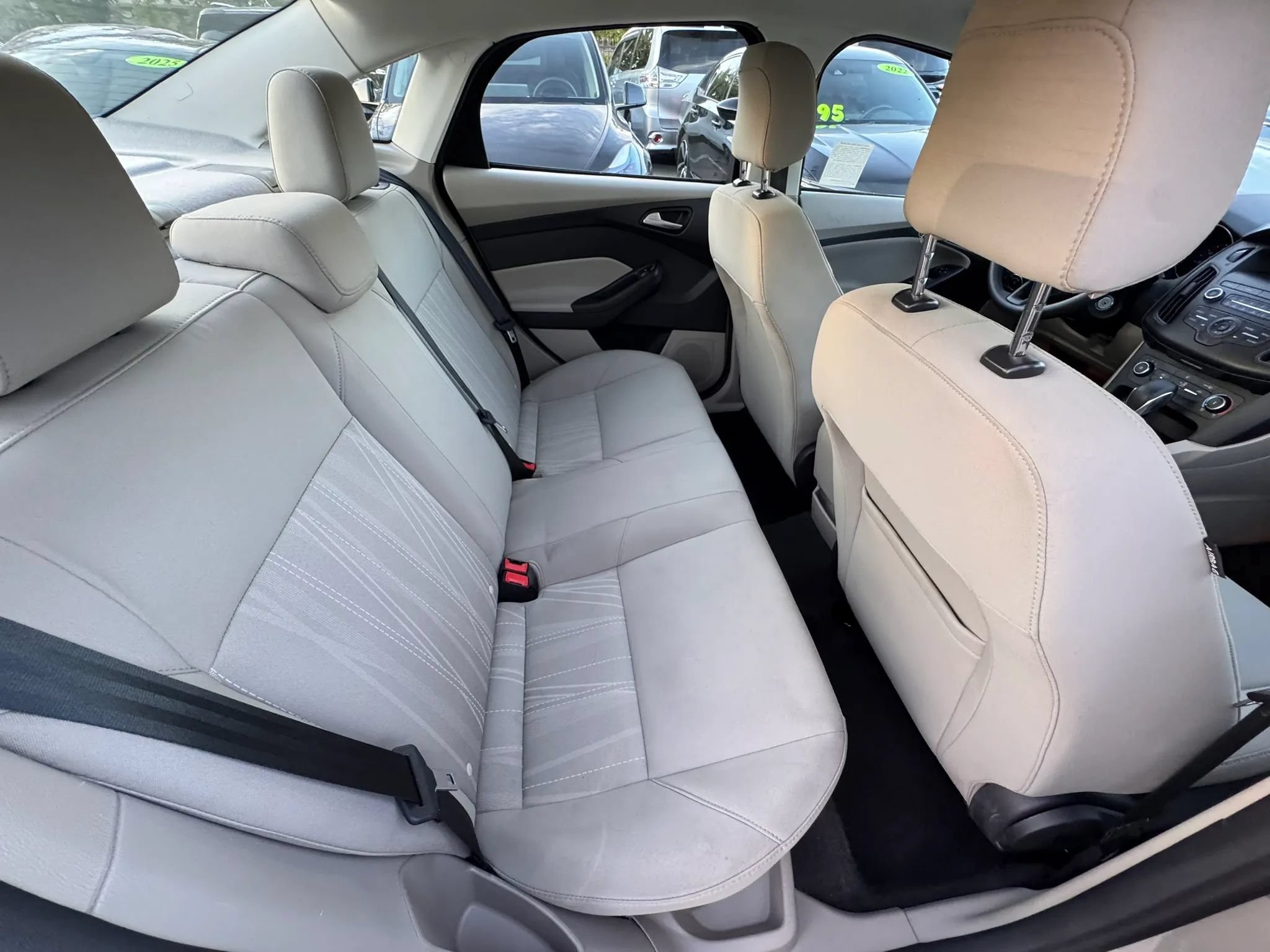 Used 2018 Ford Focus SE FWD image 15