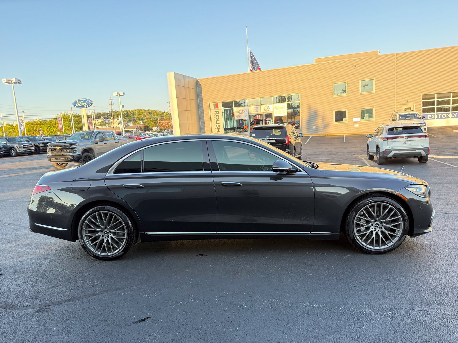 Used 2022 Mercedes-Benz S 500 4MATIC image 3