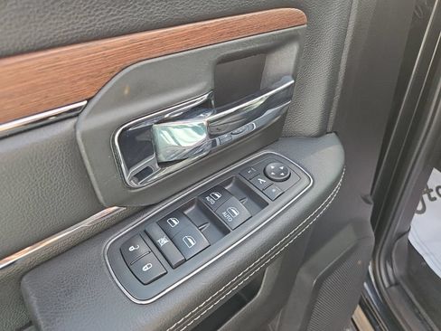 Used 2018 RAM 1500 Laramie AWD/4WD image 16