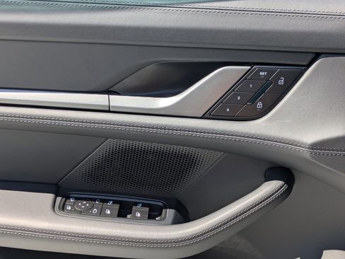 New 2025 Porsche Taycan image 13